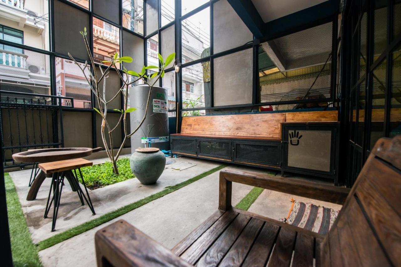 4Share Hostel (Adults Only) Бангкок Экстерьер фото
