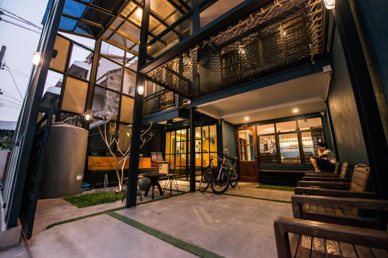 4Share Hostel (Adults Only) Бангкок Экстерьер фото