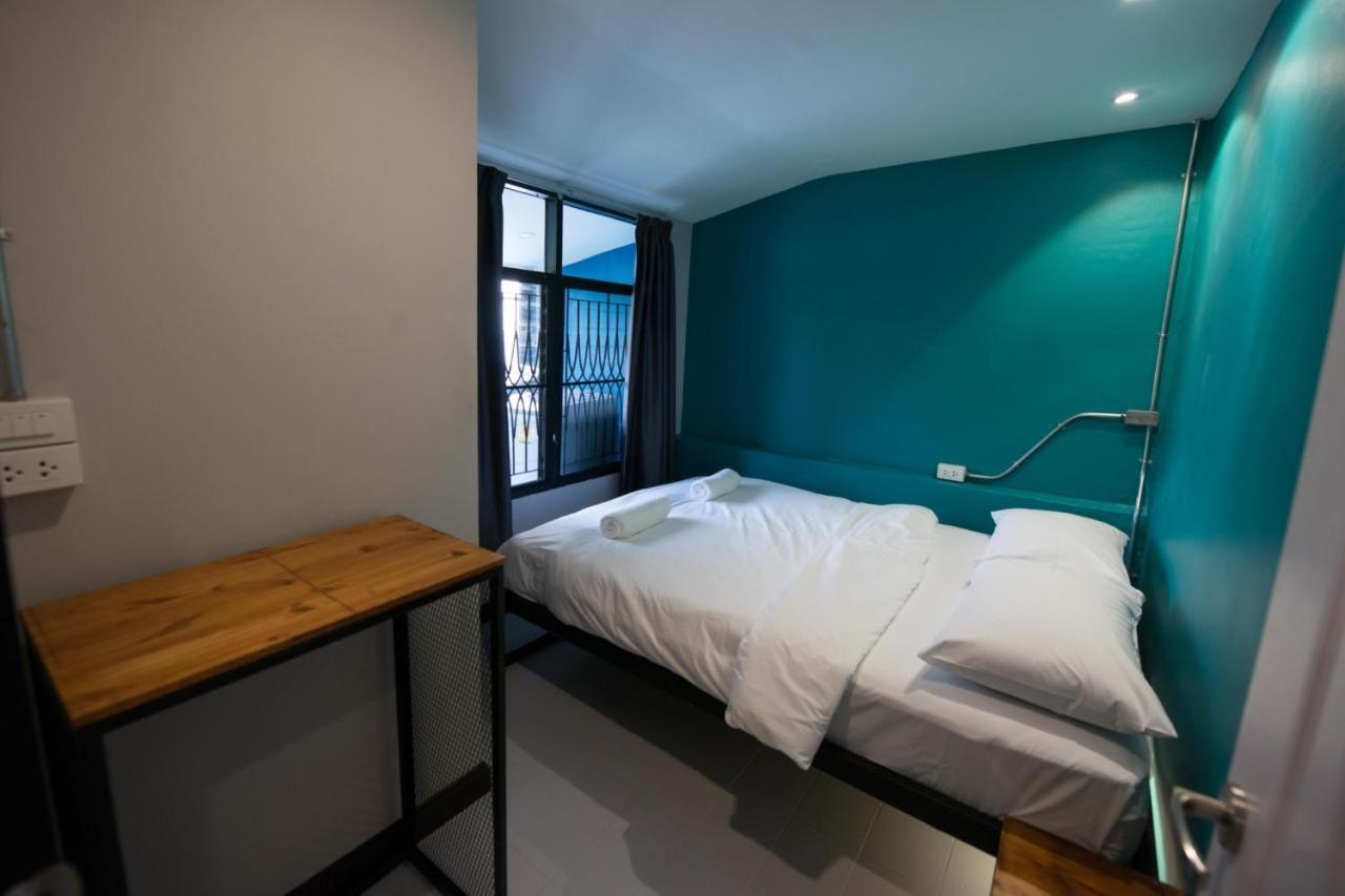 4Share Hostel (Adults Only) Бангкок Экстерьер фото