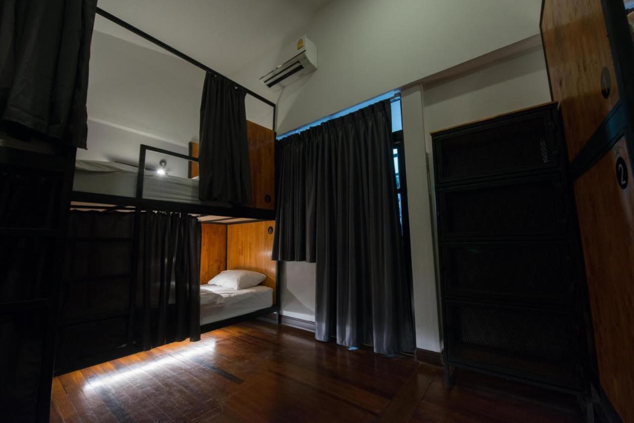 4Share Hostel (Adults Only) Бангкок Экстерьер фото