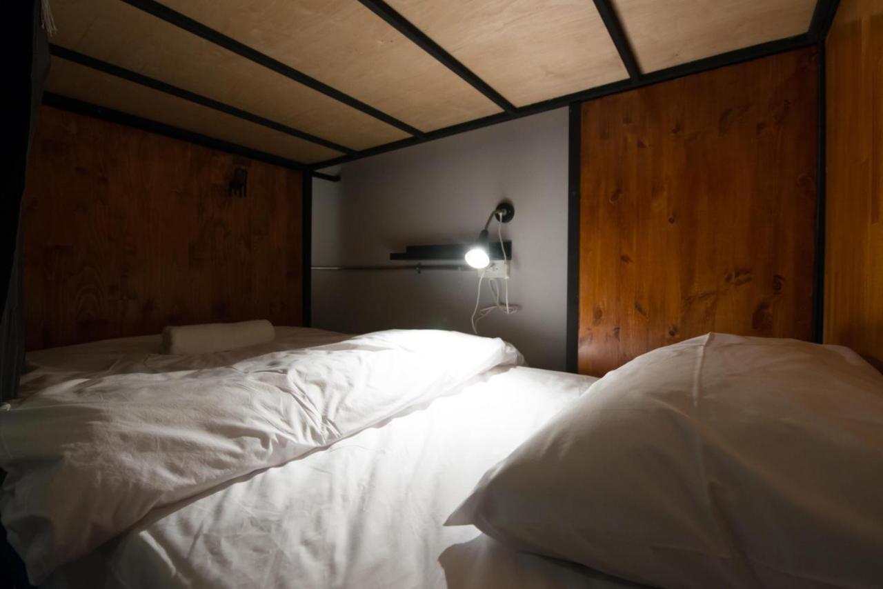4Share Hostel (Adults Only) Бангкок Экстерьер фото