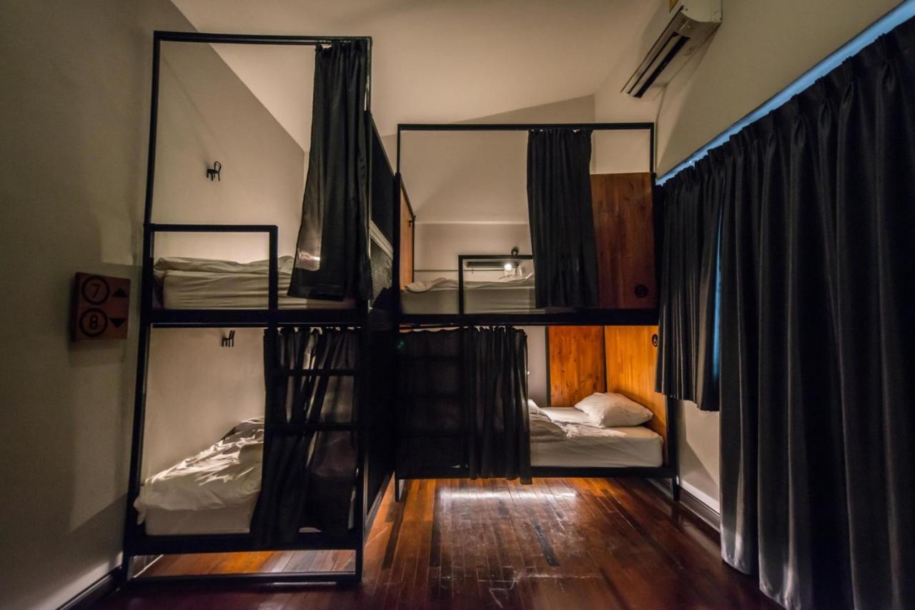 4Share Hostel (Adults Only) Бангкок Экстерьер фото