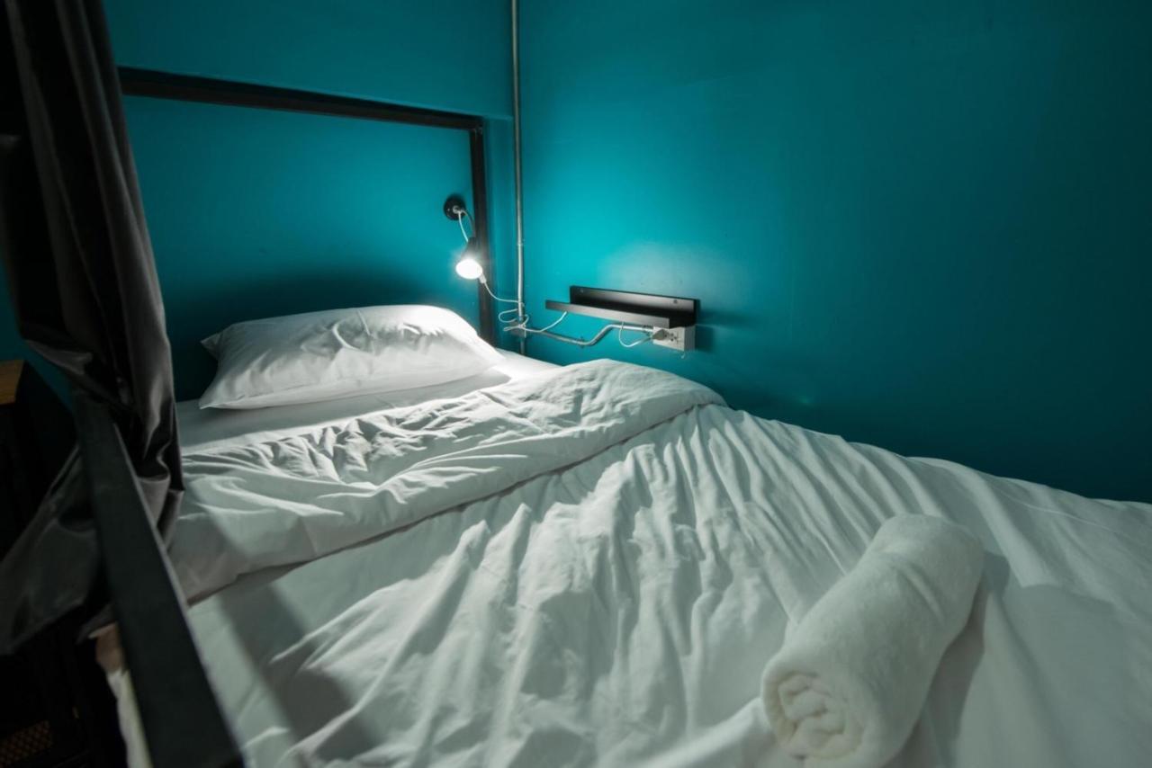 4Share Hostel (Adults Only) Бангкок Экстерьер фото