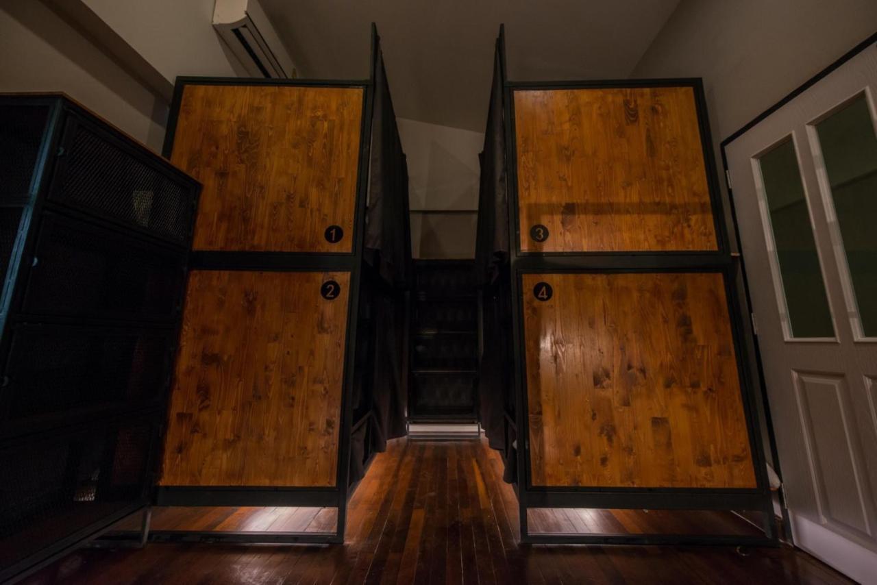 4Share Hostel (Adults Only) Бангкок Экстерьер фото