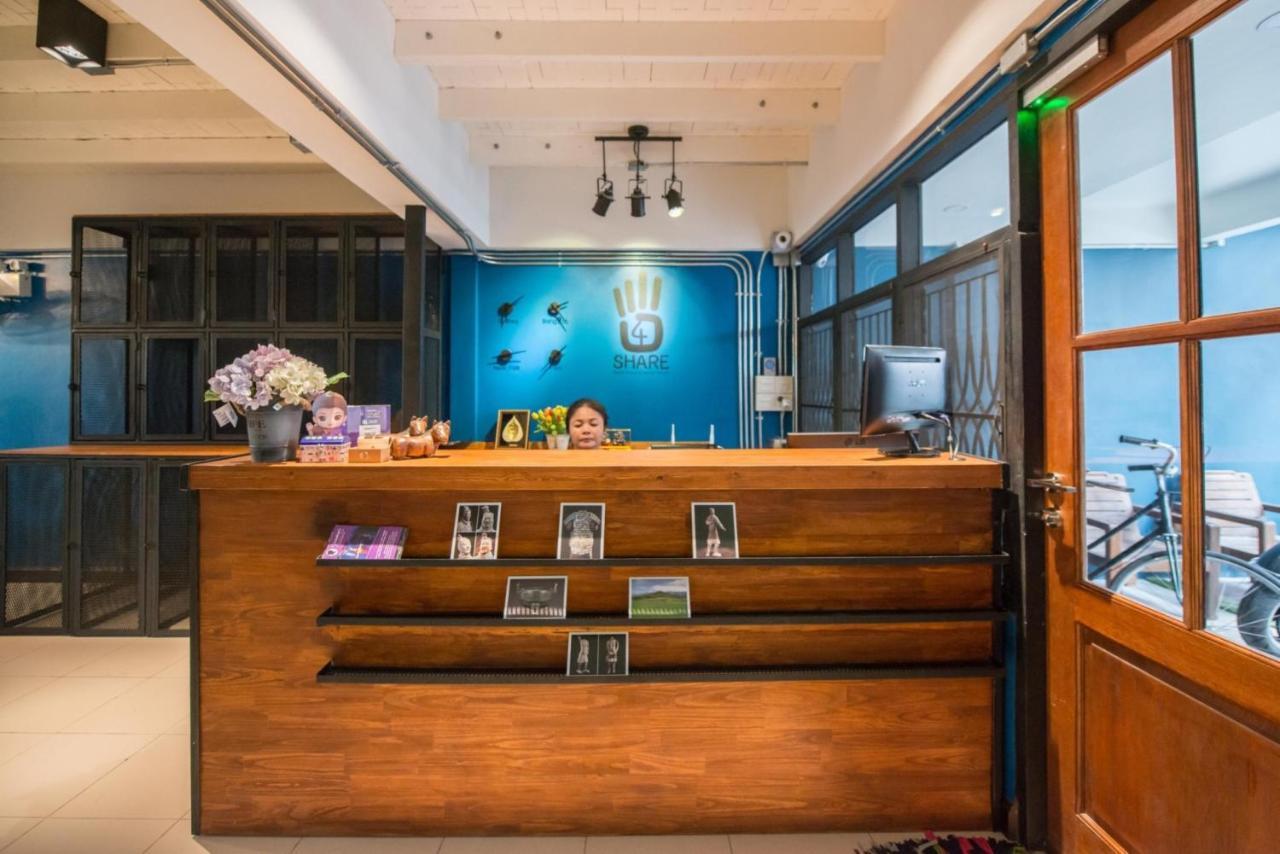 4Share Hostel (Adults Only) Бангкок Экстерьер фото