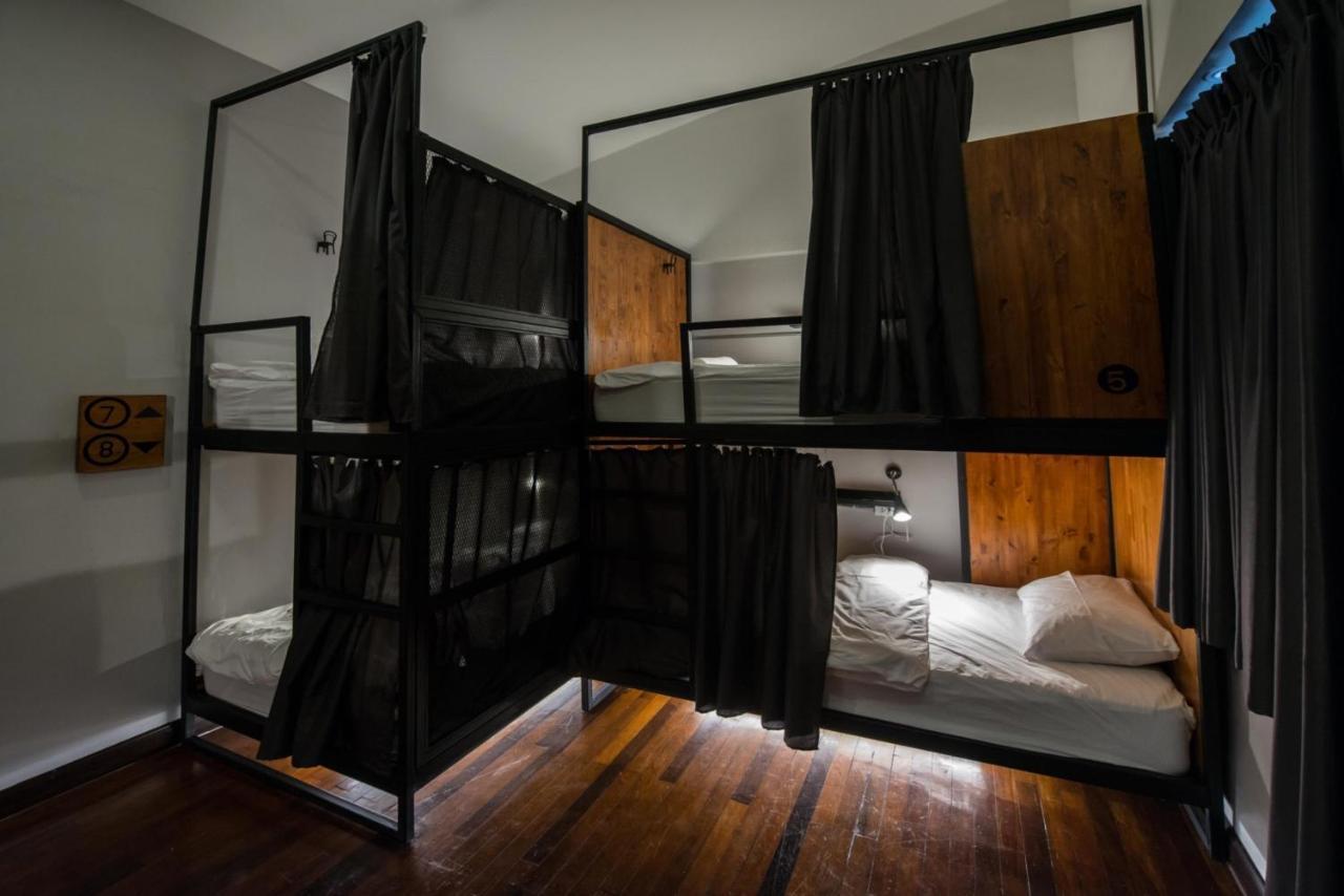 4Share Hostel (Adults Only) Бангкок Экстерьер фото