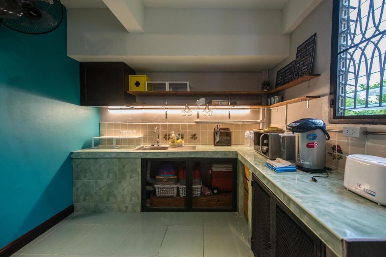 4Share Hostel (Adults Only) Бангкок Экстерьер фото