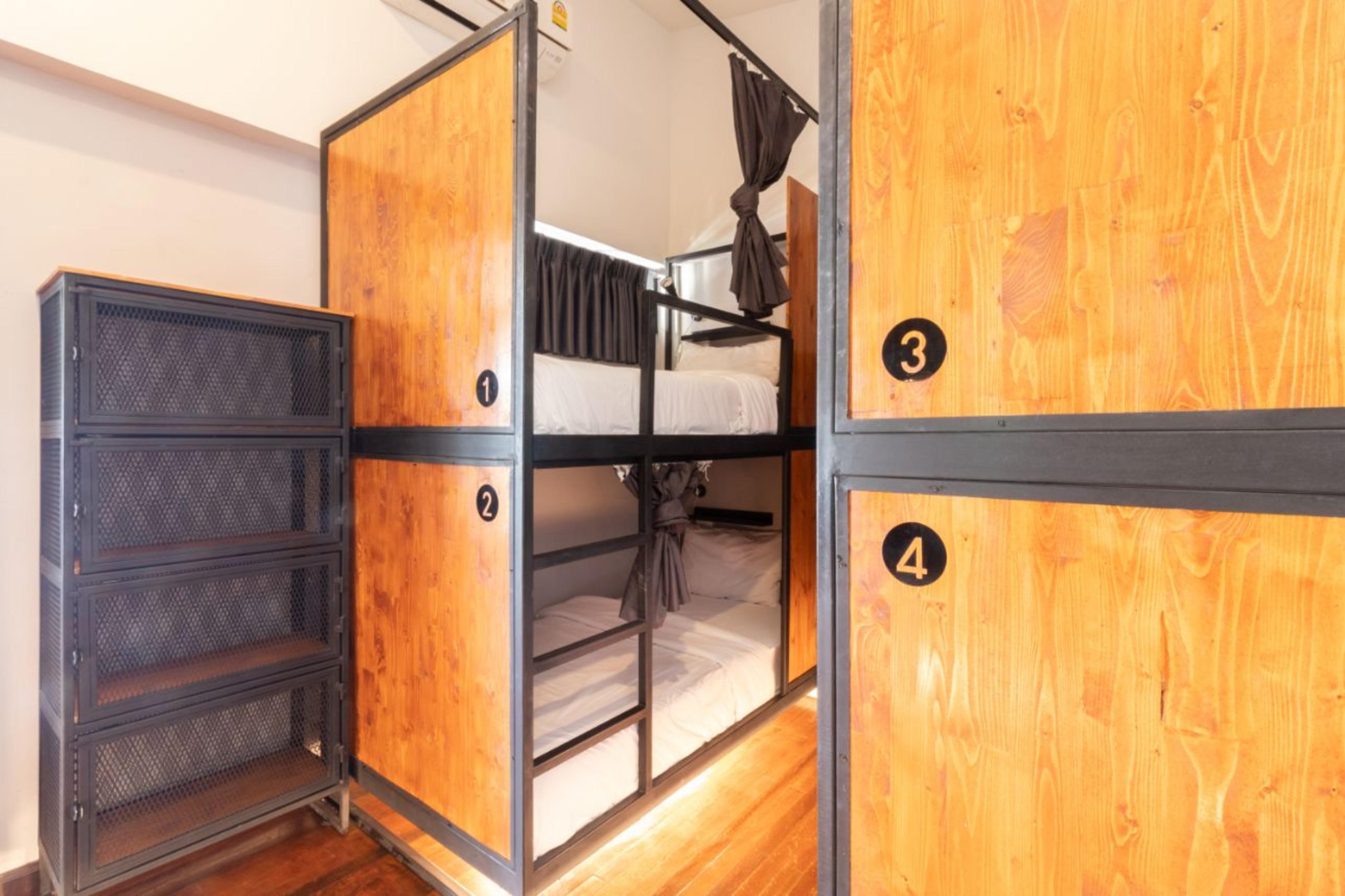 4Share Hostel (Adults Only) Бангкок Экстерьер фото
