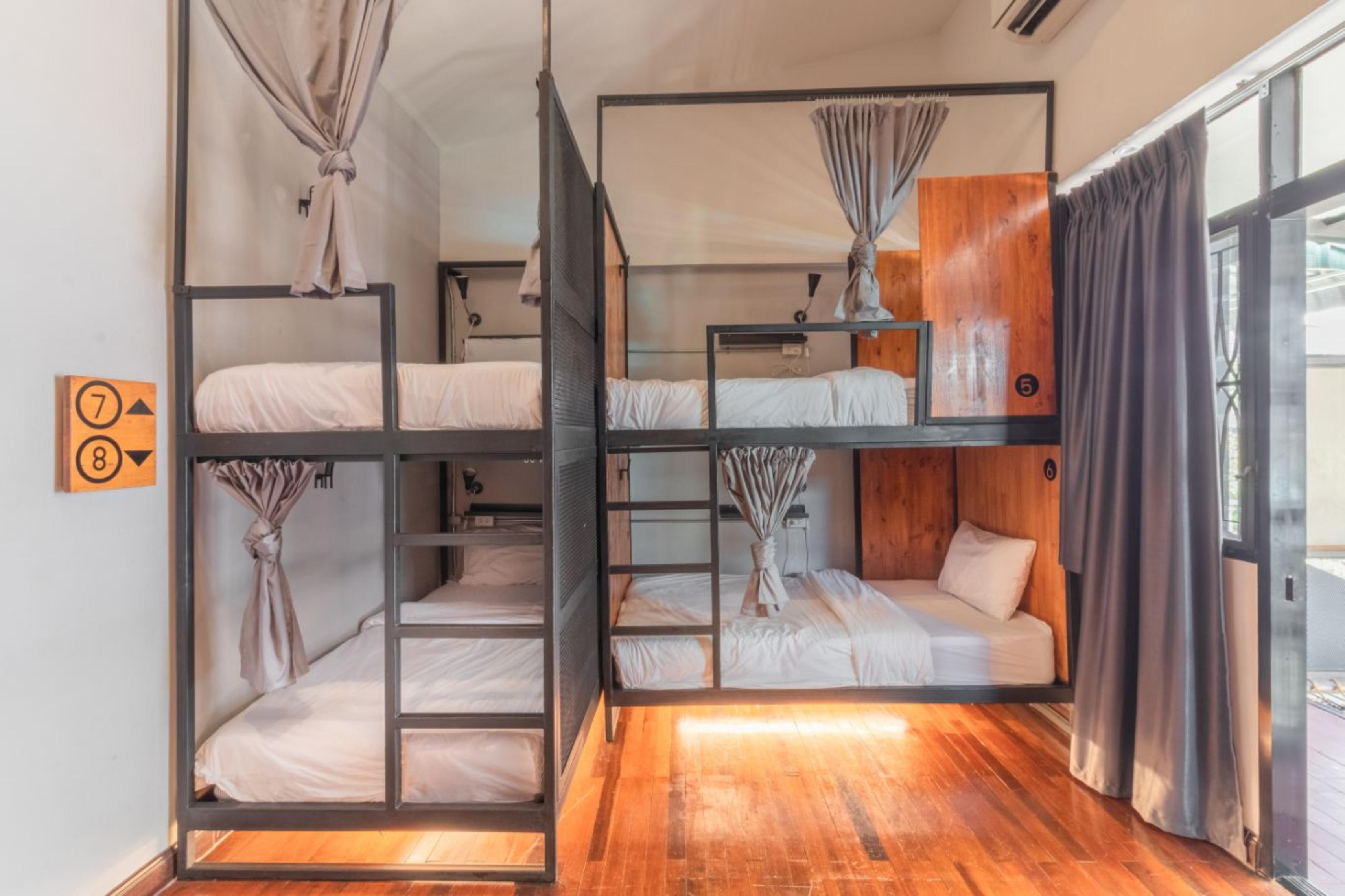 4Share Hostel (Adults Only) Бангкок Экстерьер фото