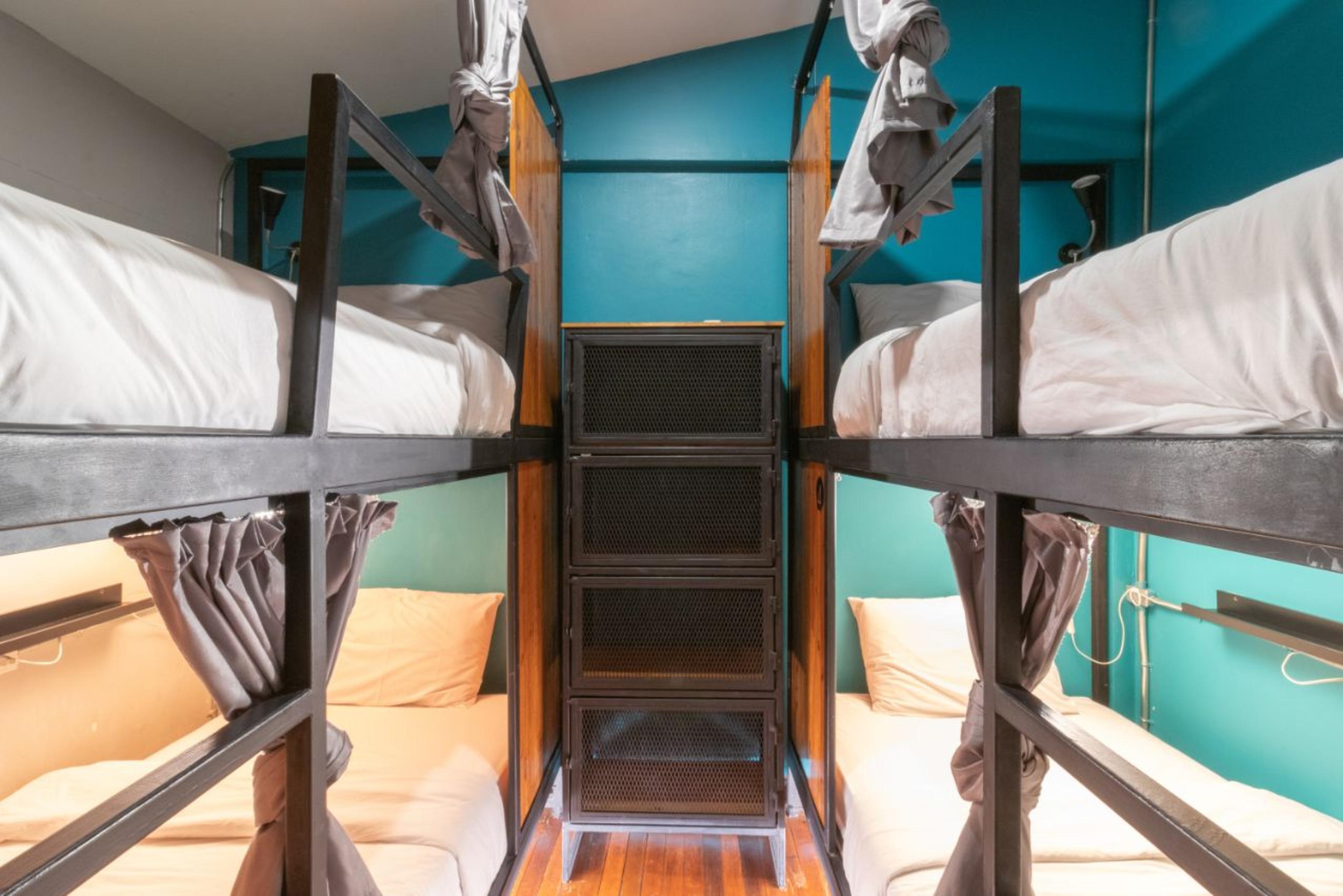 4Share Hostel (Adults Only) Бангкок Экстерьер фото