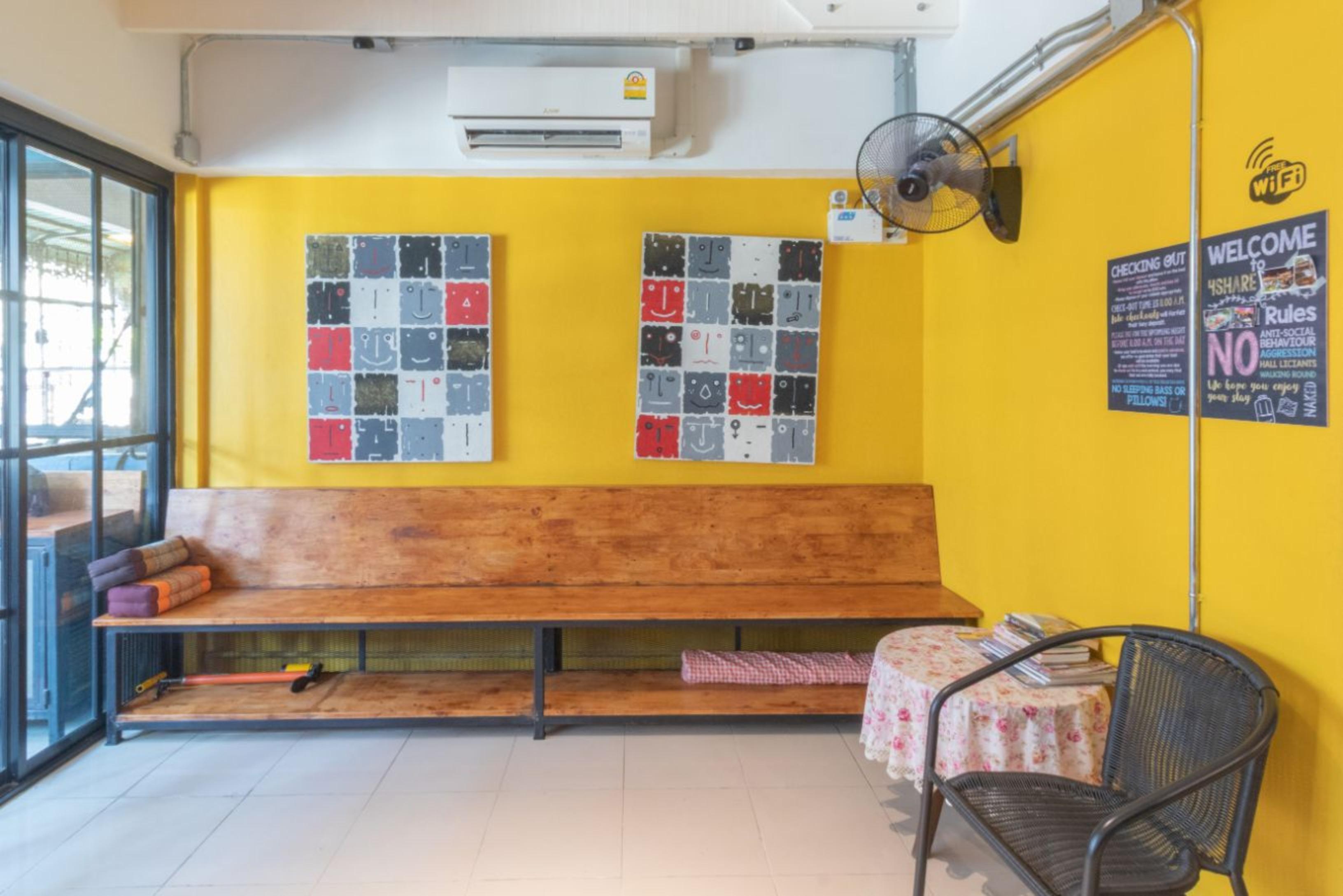 4Share Hostel (Adults Only) Бангкок Экстерьер фото