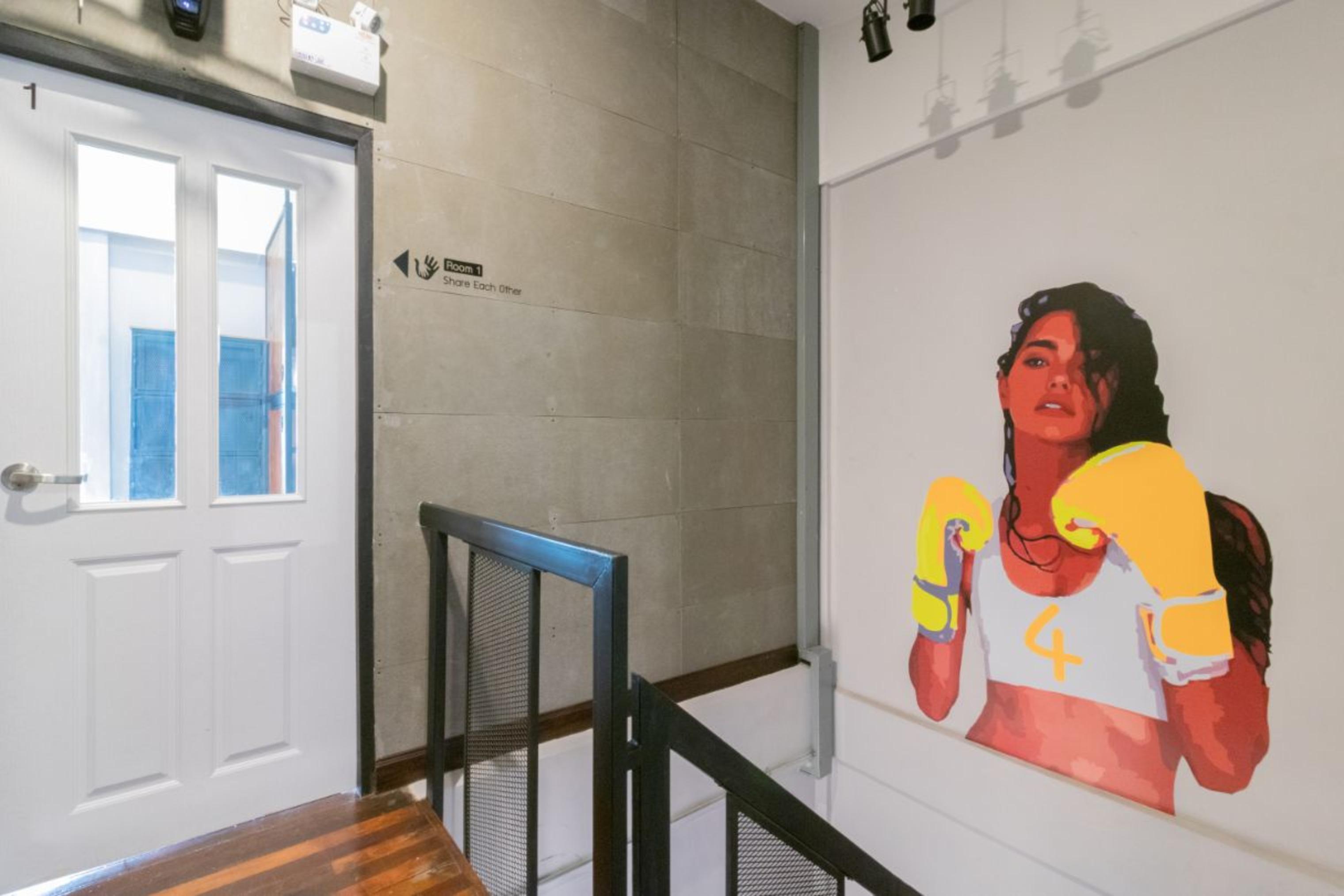4Share Hostel (Adults Only) Бангкок Экстерьер фото