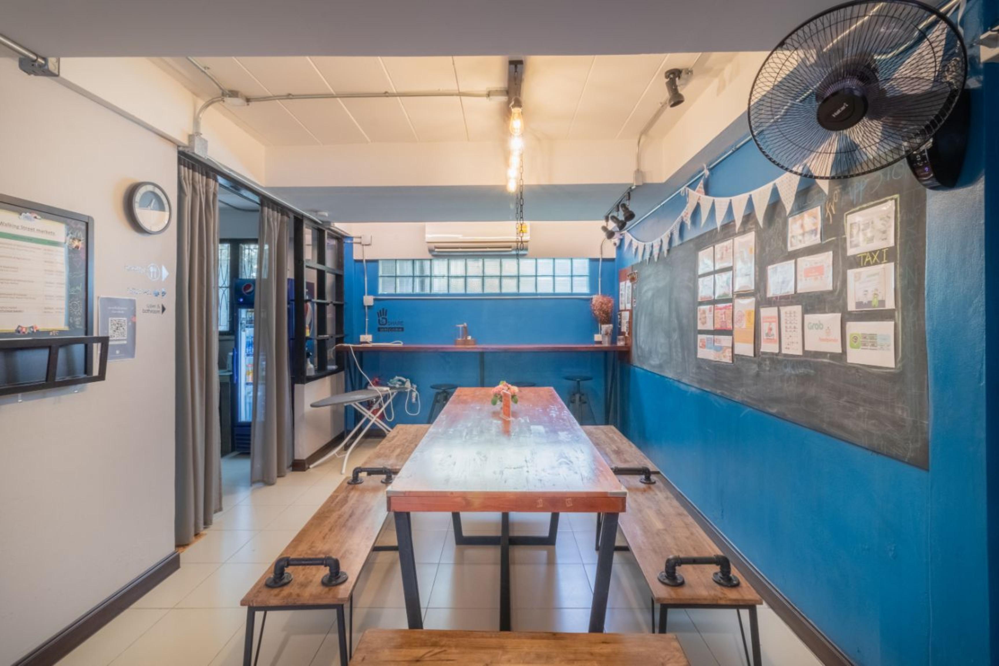 4Share Hostel (Adults Only) Бангкок Экстерьер фото